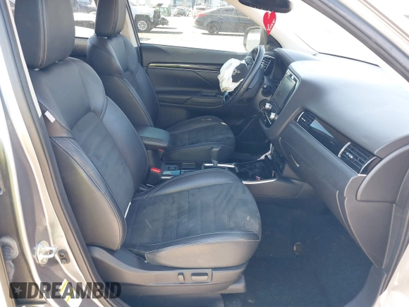 2020 Mitsubishi Outlander SE z VIN JA4AD3A33LZ025410, wystawiony jako IAAI lot #41805342 z przebiegiem 41 154 mil mil oraz . Historia ofert i sprzedaży dostępna na DreamBid. Obrazek 5.