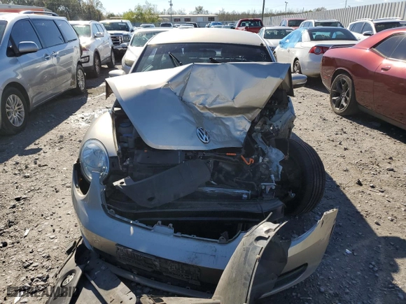 2012 Volkswagen Beetle 2.5L w/Sun/Sound/Nav PZEV with VIN 3VWHP7AT4CM659410, listed as a Copart auction lot 80688104 with 0 mi miles and Salvage Title. Bid and sale history available at carsss.com. Image 5.
