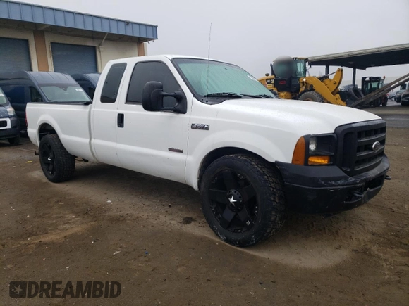2005 Ford Super Duty F-250 XL with VIN 1FTSX20P85EB90248, listed as a Copart auction lot 72090224 with 214,818 mi miles and Salvage Title. Bid and sale history available at carsss.com. Image 4.