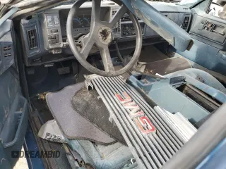 1994 GMC Jimmy SL z VIN 1GKCS13WXR0532905, wystawiony jako Copart lot #60670404 z przebiegiem 116 002 mil mil oraz Nie do naprawy. Historia ofert i sprzedaży dostępna na DreamBid. Obrazek 8.