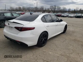 2017 Alfa Romeo Giulia Ti z VIN ZARFAECN1H7549601, wystawiony jako Copart lot #50338745 z przebiegiem 29 940 mil mil oraz Szkody całkowita. Historia ofert i sprzedaży dostępna na DreamBid. Obrazek 3.