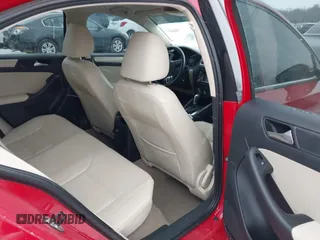 2012 Volkswagen Jetta SE с VIN 3VWDX7AJ0CM355083, выставлен на аукционе IAAI как лот 41396037 с пробегом 197 520 миль миль и . История ставок и продаж доступна на DreamBid. Изображение 8.
