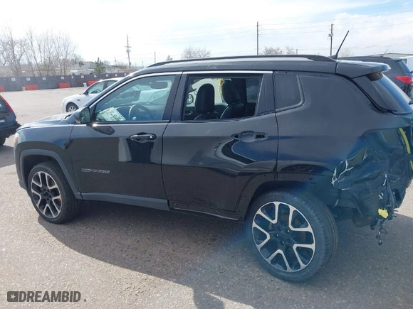 2018 Jeep Compass Limited with VIN 3C4NJDCB4JT298547, listed as a IAAI auction lot 41733315 with 82,972 mi miles. Bid and sale history available at carsss.com. Image 14.