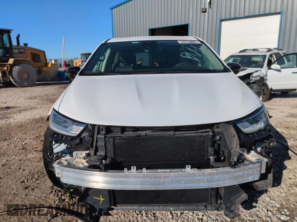 2024 Chrysler Pacifica Hybrid Select z VIN 2C4RC1S78RR123711, wystawiony jako Copart lot #55967745 z przebiegiem 12 042 mil mil oraz Nie do naprawy. Historia ofert i sprzedaży dostępna na DreamBid. Obrazek 5.