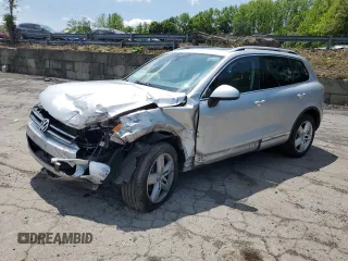 2013 Volkswagen Touareg Exec with VIN WVGEF9BP8DD003001, listed as a Copart auction lot 59022295 with 142,087 mi miles and Salvage title. Bid and sale history available at DreamBid. Image 1.