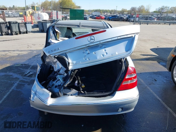 2006 Mercedes-Benz E-Class 3.5L with VIN WDBUF56J46A871031, listed as a IAAI auction lot 41892688 with 1 mi miles. Bid and sale history available at carsss.com. Image 16.