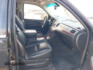 2008 Cadillac Escalade with VIN 1GYEC63868R200366, listed as a IAAI auction lot 41820968 with 190,559 mi miles. Bid and sale history available at carsss.com. Image 5.