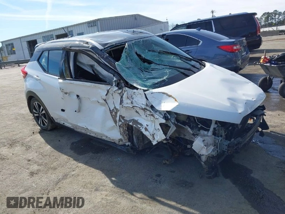 2019 Nissan Kicks SR with VIN 3N1CP5CU1KL538879, listed as a IAAI auction lot 41588710 with 118,002 mi miles. Bid and sale history available at carsss.com. Image 1.