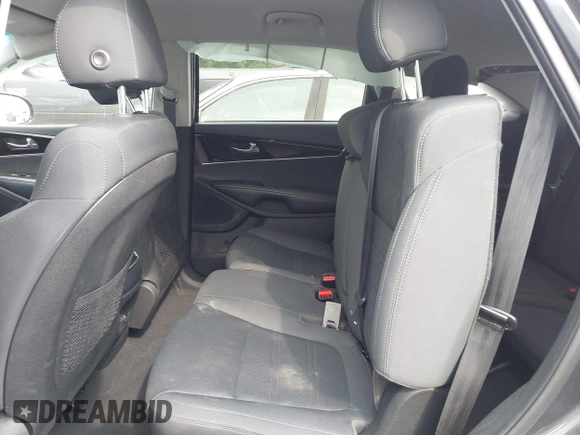 2020 Kia Sorento S z VIN 5XYPG4A5XLG690303, wystawiony jako IAAI lot #42070603 z przebiegiem 55 434 mil mil oraz . Historia ofert i sprzedaży dostępna na DreamBid. Obrazek 8.