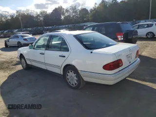 1996 Mercedes-Benz E-Class with VIN WDBJF55F9TJ005448, listed as a Copart auction lot 75096904 with 186,282 mi miles and Clean Title. Bid and sale history available at carsss.com. Image 2.