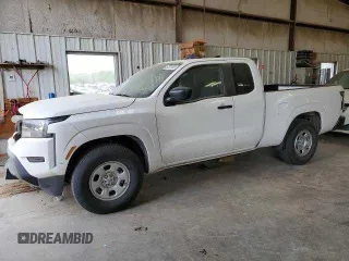 2023 Nissan Frontier S z VIN 1N6ED1CL8PN657547, wystawiony jako Copart lot #57103215 z przebiegiem 26 064 mil mil oraz Tytuł czysty. Historia ofert i sprzedaży dostępna na DreamBid. Obrazek 2.