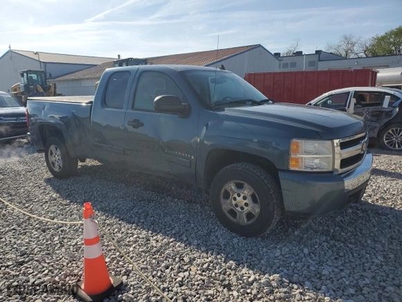 2008 Chevrolet Silverado 1500 LT w/1LT with VIN 2GCEC19J881264906, listed as a Copart auction lot 52317475 with 219,928 mi miles and Salvage Title. Bid and sale history available at carsss.com. Image 4.