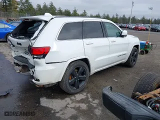 2015 Jeep Grand Cherokee Altitude with VIN 1C4RJFAG4FC942885, listed as a IAAI auction lot 41952356 with 233,276 mi miles. Bid and sale history available at carsss.com. Image 4.