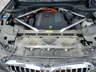 2023 BMW X5 xDrive45e z VIN 5UXTA6C01P9R61137, wystawiony jako Copart lot #56458155 z przebiegiem 27 501 mil mil oraz Szkoda całkowita • Salvage title. Historia ofert i sprzedaży dostępna na DreamBid. Obrazek 12.