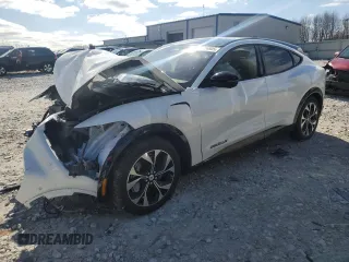 2023 Ford Mustang Mach-E Premium z VIN 3FMTK3SU2PMA71163, wystawiony jako Copart lot #53106805 z przebiegiem Nie podano mil oraz Nie do naprawy. Historia ofert i sprzedaży dostępna na DreamBid. Obrazek 1.