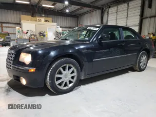 2008 Chrysler 300 z VIN 2C3LK33G58H203852, wystawiony jako Copart lot #86812404 z przebiegiem 213 031 mil mil oraz Szkoda całkowita • Salvage title. Historia ofert i sprzedaży dostępna na DreamBid. Obrazek 1.