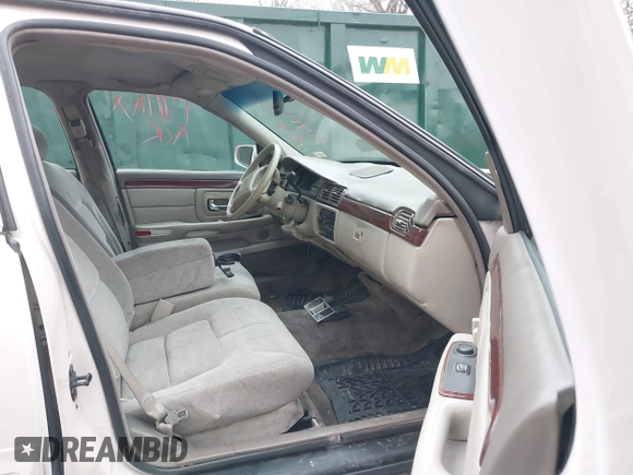 1998 Cadillac DeVille z VIN 1G6KD54YXWU800156, wystawiony jako IAAI lot #41820044 z przebiegiem Nie podano mil oraz . Historia ofert i sprzedaży dostępna na DreamBid. Obrazek 5.