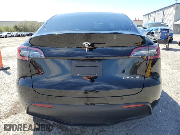 2024 Tesla Model Y Long Range z VIN 7SAYGAEE3RF089122, wystawiony jako Copart lot #52732035 z przebiegiem 15 486 mil mil oraz Szkoda całkowita • Salvage title. Historia ofert i sprzedaży dostępna na DreamBid. Obrazek 6.
