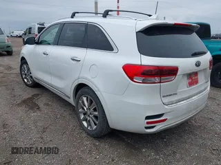 2017 Kia Sorento SX z VIN 5XYPK4A51HG300517, wystawiony jako IAAI lot #41967988 z przebiegiem 170 637 mil mil oraz . Historia ofert i sprzedaży dostępna na DreamBid. Obrazek 3.