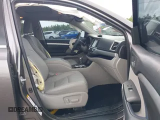 2017 Toyota Highlander XLE with VIN 5TDJZRFH6HS417613, listed as a IAAI auction lot 42440157 with 84,480 mi miles and . Bid and sale history available at DreamBid. Image 5.