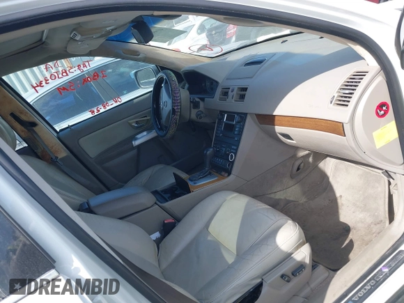 2005 Volvo XC90 with VIN YV1CZ852151197686, listed as a IAAI auction lot 41993202 with 1 mi miles. Bid and sale history available at carsss.com. Image 5.