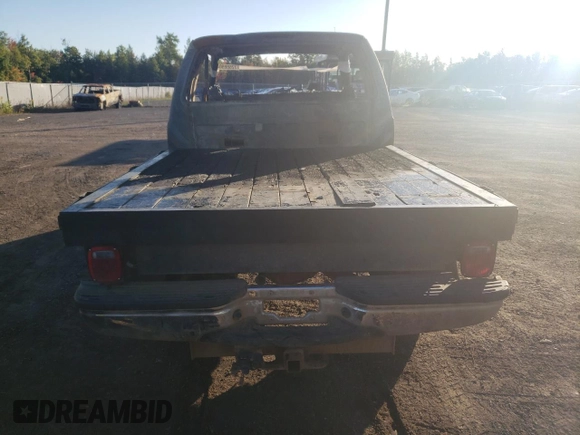2002 Ford Super Duty F-250 XL with VIN 1FTNX21S92EB48599, listed as a Copart auction lot 72686904 with 0 mi miles and Non Repairable. Bid and sale history available at carsss.com. Image 6.