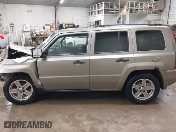 2008 Jeep Patriot Sport with VIN 1J8FT28WX8D549644, listed as a IAAI auction lot 41919125 with 125,859 mi miles. Bid and sale history available at carsss.com. Image 15.