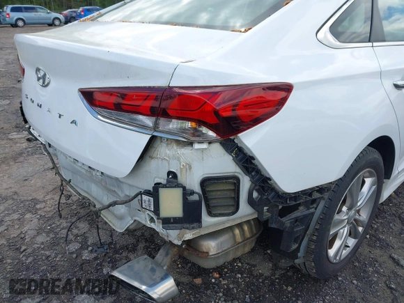 2018 Hyundai Sonata Limited with VIN 5NPE34AF9JH624049, listed as a IAAI auction lot 41977082 with 43,040 mi miles. Bid and sale history available at carsss.com. Image 6.