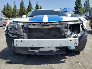 2011 Chevrolet Camaro 1LT with VIN 2G1FB1ED2B9129123, listed as a Copart auction lot 57298145 with 28,020 mi miles and Salvage title. Bid and sale history available at DreamBid. Image 5.