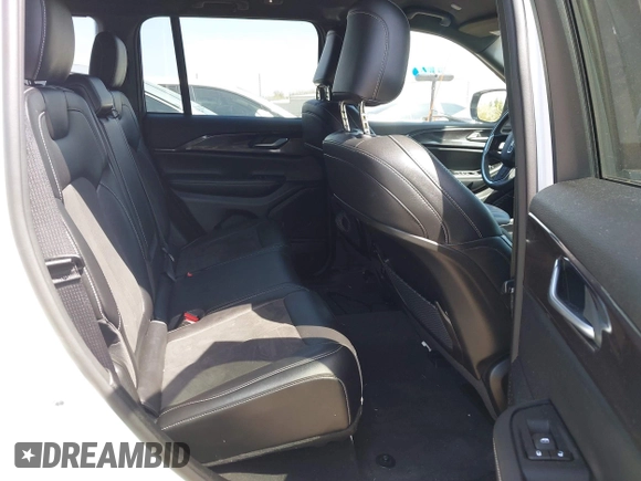 2023 Jeep Grand Cherokee Laredo z VIN 1C4RJHAG2PC538934, wystawiony jako IAAI lot #41902861 z przebiegiem 31 664 mil mil oraz . Historia ofert i sprzedaży dostępna na DreamBid. Obrazek 8.
