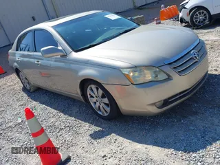 2005 Toyota Avalon XL z VIN 4T1BK36B35U027749, wystawiony jako IAAI lot #42262122 z przebiegiem 231 763 mil mil oraz . Historia ofert i sprzedaży dostępna na DreamBid. Obrazek 1.