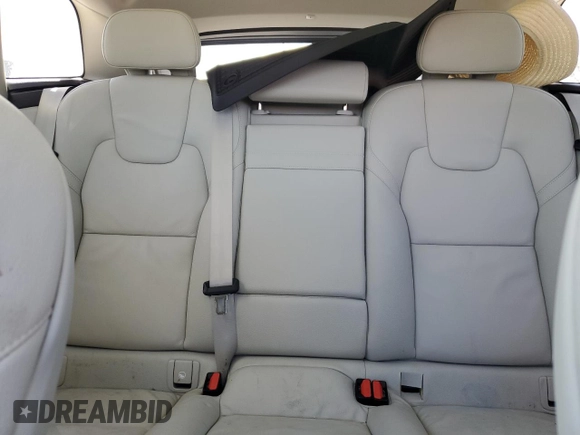 2022 Volvo XC60 Momentum z VIN YV4L12DK8N1909801, wystawiony jako Copart lot #77384044 z przebiegiem Nie podano mil oraz Nie do naprawy • Non repairable. Historia ofert i sprzedaży dostępna na DreamBid. Obrazek 10.