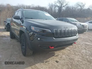 2019 Jeep Cherokee Trailhawk with VIN 1C4PJMBX9KD225106, listed as a IAAI auction lot 41270942 with 104,440 mi miles and . Bid and sale history available at DreamBid. Image 1.