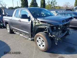 2019 Toyota Tundra 2WD SR with VIN 5TFRY5F17KX251217, listed as a IAAI auction lot 41433506 with 49,207 mi miles. Bid and sale history available at carsss.com. Image 1.