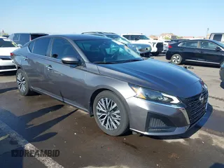 2023 Nissan Altima SV z VIN 1N4BL4DV3PN353476, wystawiony jako IAAI lot #42259077 z przebiegiem 26 201 mil mil oraz . Historia ofert i sprzedaży dostępna na DreamBid. Obrazek 1.
