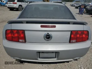 2006 Ford Mustang GT Deluxe z VIN 1ZVFT82H565248899, wystawiony jako Copart lot #52450805 z przebiegiem 166 284 mil mil oraz Czysty tytuł • Clean title. Historia ofert i sprzedaży dostępna na DreamBid. Obrazek 6.