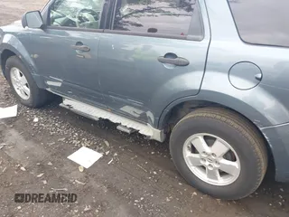2010 Ford Escape XLT с VIN 1FMCU9DG4AKD05189, выставлен на аукционе IAAI как лот 42507467 с пробегом 83 819 миль миль и . История ставок и продаж доступна на DreamBid. Изображение 6.