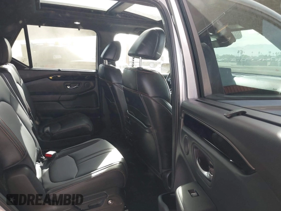 2025 Honda Pilot TrailSport with VIN 5FNYG1H63SB043524, listed as a IAAI auction lot 41137843 with 1,357 mi miles. Bid and sale history available at carsss.com. Image 8.