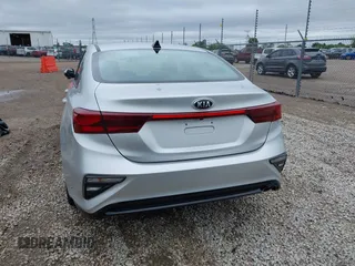 2021 Kia Forte FE z VIN 3KPF24AD6ME286740, wystawiony jako IAAI lot #40040318 z przebiegiem 60 179 mil mil oraz . Historia ofert i sprzedaży dostępna na DreamBid. Obrazek 16.