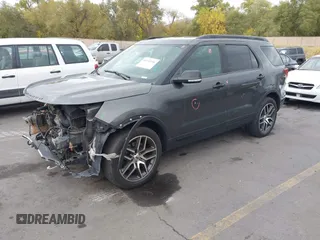 2017 Ford Explorer Sport z VIN 1FM5K8GT0HGB83753, wystawiony jako IAAI lot #40718586 z przebiegiem 101 980 mil mil oraz . Historia ofert i sprzedaży dostępna na DreamBid. Obrazek 2.