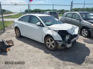 2014 Chevrolet Cruze 1LT z VIN 1G1PC5SB1E7364680, wystawiony jako IAAI lot #42136606 z przebiegiem 122 137 mil mil oraz . Historia ofert i sprzedaży dostępna na DreamBid. Obrazek 1.