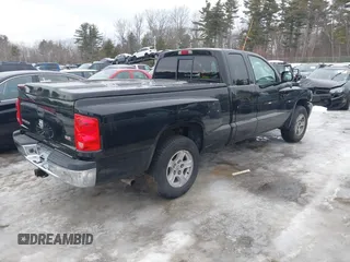 2005 Dodge Dakota SLT with VIN 1D7HE42K75S140168, listed as a IAAI auction lot 41581634 with 121,983 mi miles and . Bid and sale history available at carsss.com. Image 4.