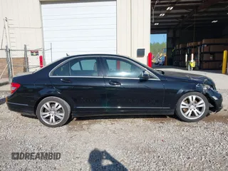 2008 Mercedes-Benz C 300 Sport z VIN WDDGF54X38F138356, wystawiony jako IAAI lot #41991750 z przebiegiem 128 673 mil mil oraz . Historia ofert i sprzedaży dostępna na DreamBid. Obrazek 13.