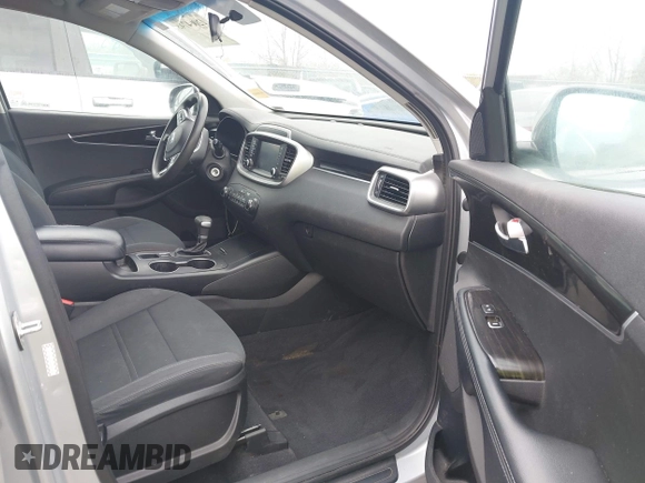 2019 Kia Sorento LX with VIN 5XYPG4A35KG580742, listed as a IAAI auction lot 42064745 with 80,741 mi miles. Bid and sale history available at carsss.com. Image 5.