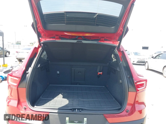 2025 Volvo XC40 Ultimate Dark Theme z VIN YV4L12UM3S2529546, wystawiony jako IAAI lot #42270947 z przebiegiem 787 mil mil oraz . Historia ofert i sprzedaży dostępna na DreamBid. Obrazek 18.