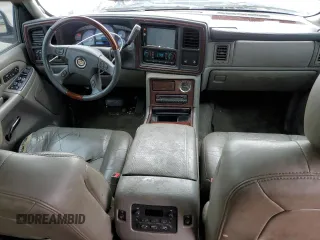 2005 Cadillac Escalade ESV z VIN 3GYFK66N05G258557, wystawiony jako Copart lot #46943305 z przebiegiem 246 719 mil mil oraz Tytuł czysty. Historia ofert i sprzedaży dostępna na DreamBid. Obrazek 8.