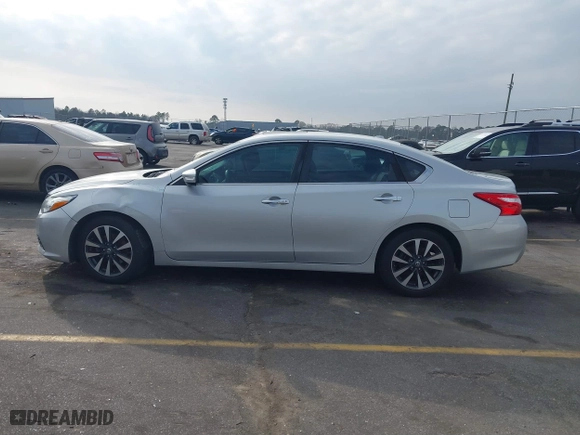 2017 Nissan Altima 2.5 SR with VIN 1N4AL3AP9HC189000, listed as a IAAI auction lot 41491223 with 149,013 mi miles. Bid and sale history available at carsss.com. Image 14.