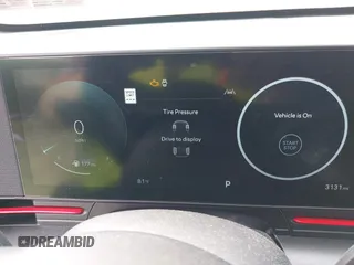 2025 Hyundai Kona с VIN KM8HBCA39SU190377, выставлен на аукционе IAAI как лот 42422763 с пробегом 3 131 миль миль и . История ставок и продаж доступна на DreamBid. Изображение 7.