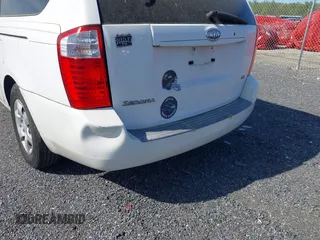 2006 Kia Sedona LX with VIN KNDMB233866052026, listed as a IAAI auction lot 42095980 with 230,320 mi miles. Bid and sale history available at carsss.com. Image 6.