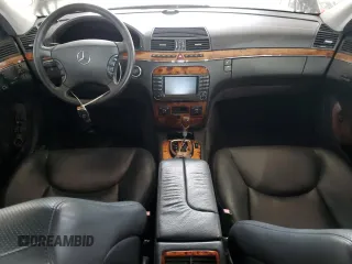 2005 Mercedes-Benz S 500 z VIN WDBNG84J15A451327, wystawiony jako Copart lot #55276855 z przebiegiem 65 698 mil mil oraz Czysty tytuł • Clean title. Historia ofert i sprzedaży dostępna na DreamBid. Obrazek 8.